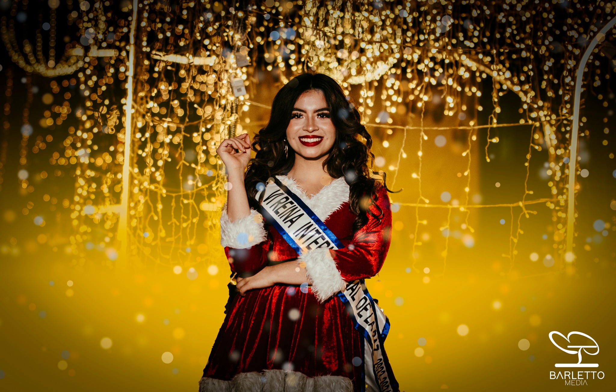 Sesión fotográfica durante un desfile en Quetzaltenango